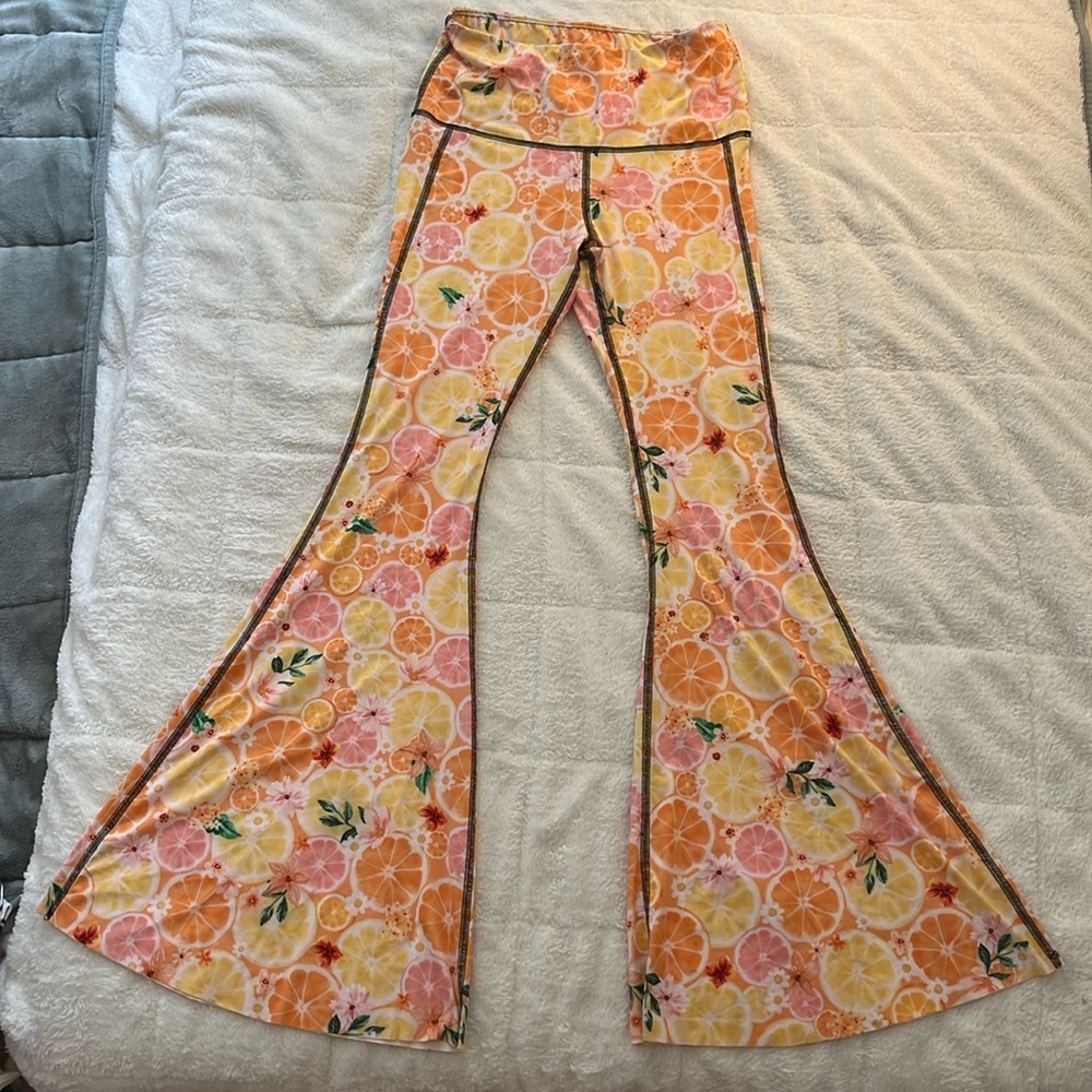 Yoga Democracy brand size M Citrus print